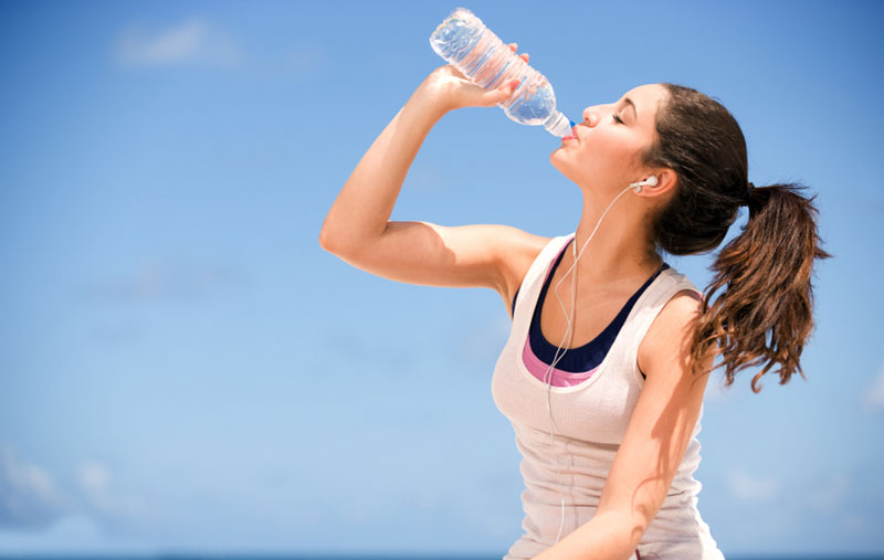 cần bổ sung đủ nước trong quá trình tập gym