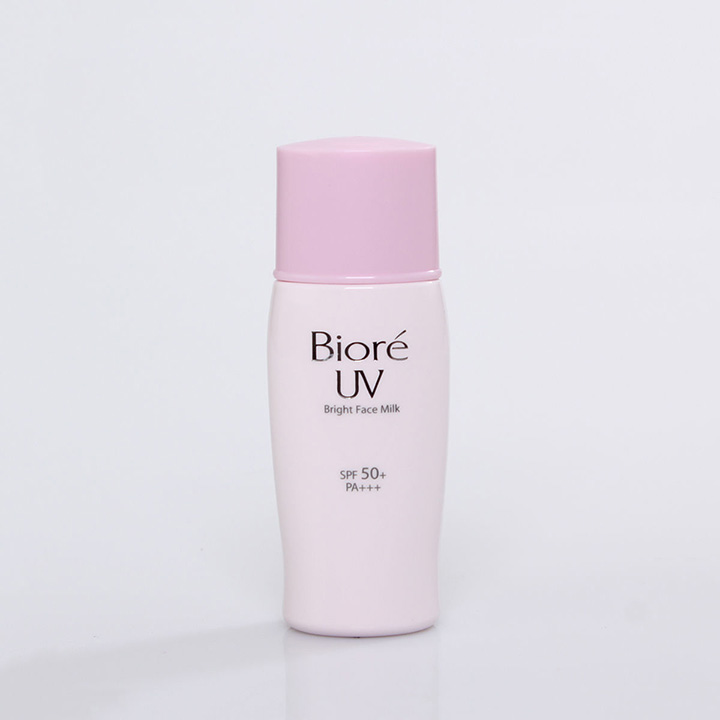 Review kem chống nắng Biore UV Bright Face Milk